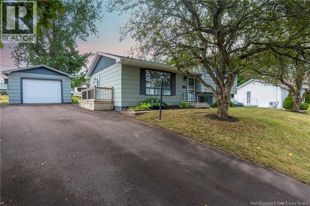 102 Notingham Dr, Moncton, NB E1A 5K1