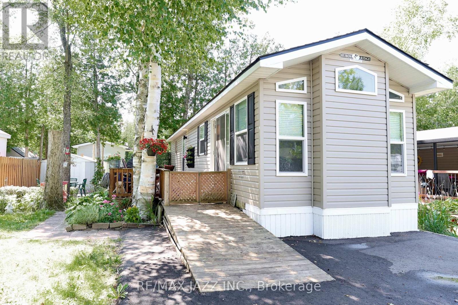 819 225 Platten Blvd, Scugog, ON L9L 1B4