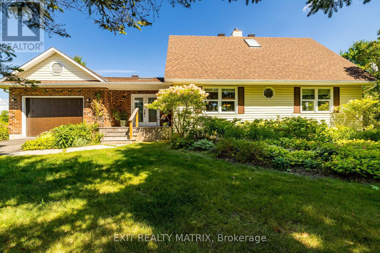 312 Somerville Dr, Tay Valley, ON K7H 3C6
