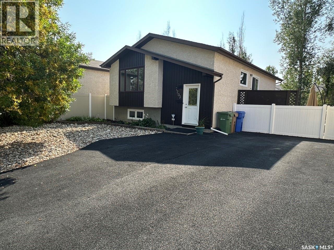 7203 Whelan Dr, Regina, SK S4X 3W8