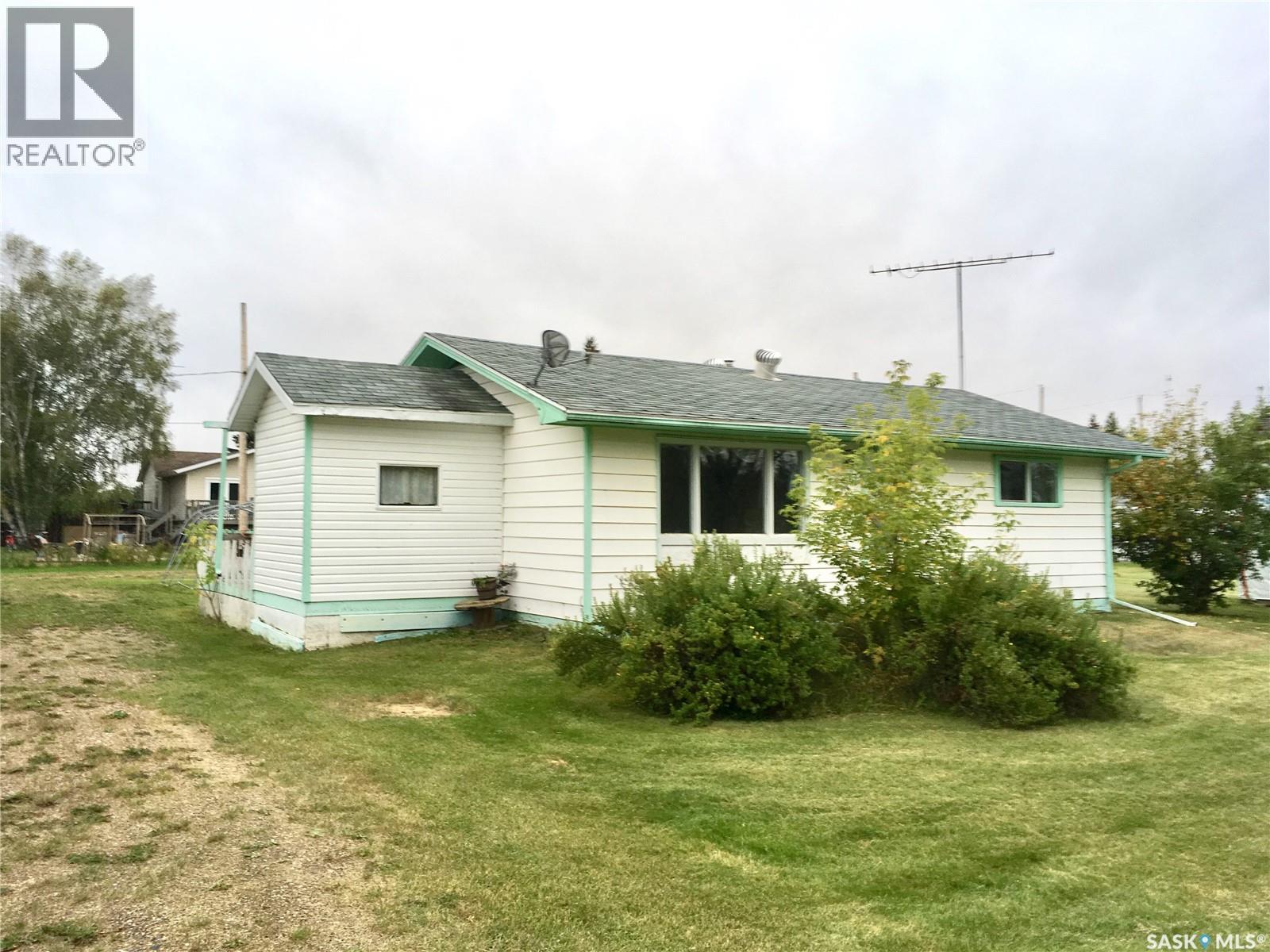 113 1 Street West, Smeaton, SK S0J 2J0