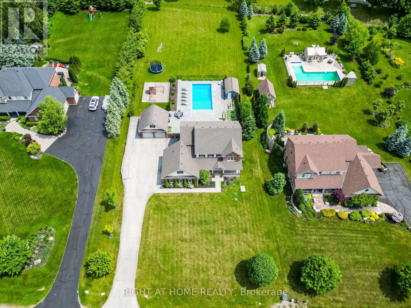 27 Armstrong St, Erin, ON N0B 1T0