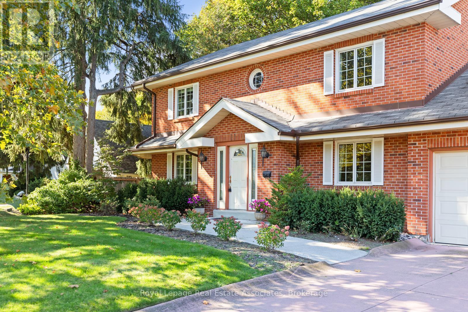 2235 Bennington Gate, Oakville, ON L6J 5Z3
