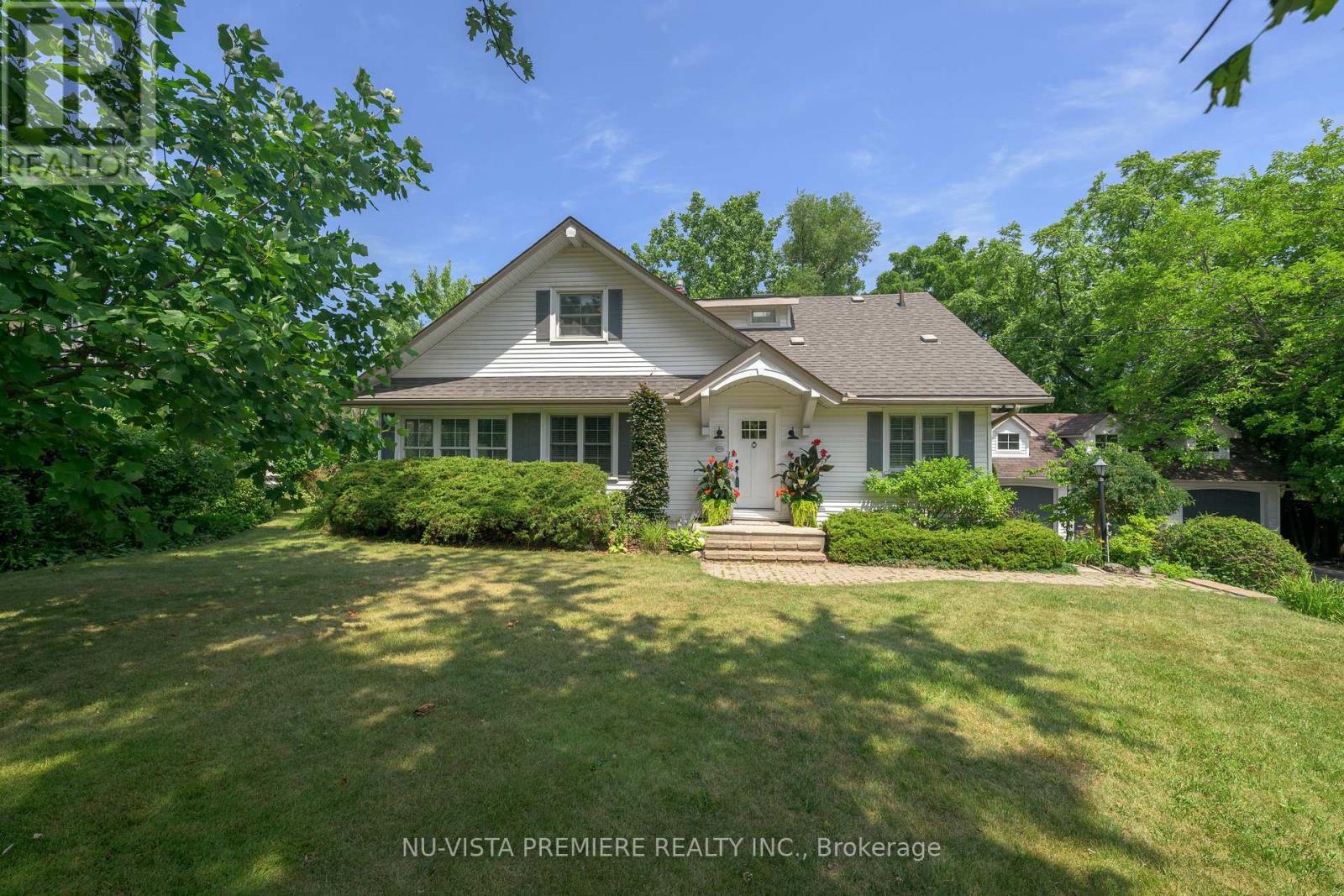 146 Commissioners Rd E, London, ON N6C 2T1