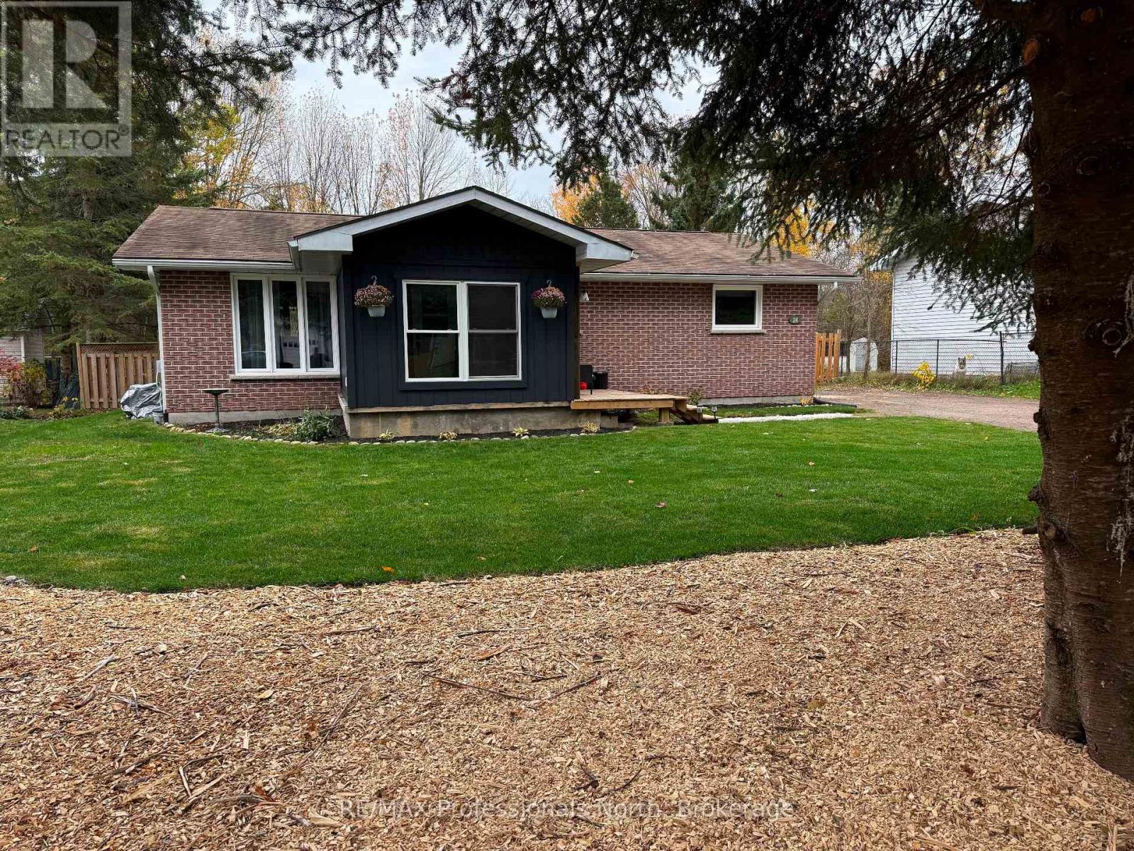 24 Anson St, Minden Hills, ON K0M 2K0