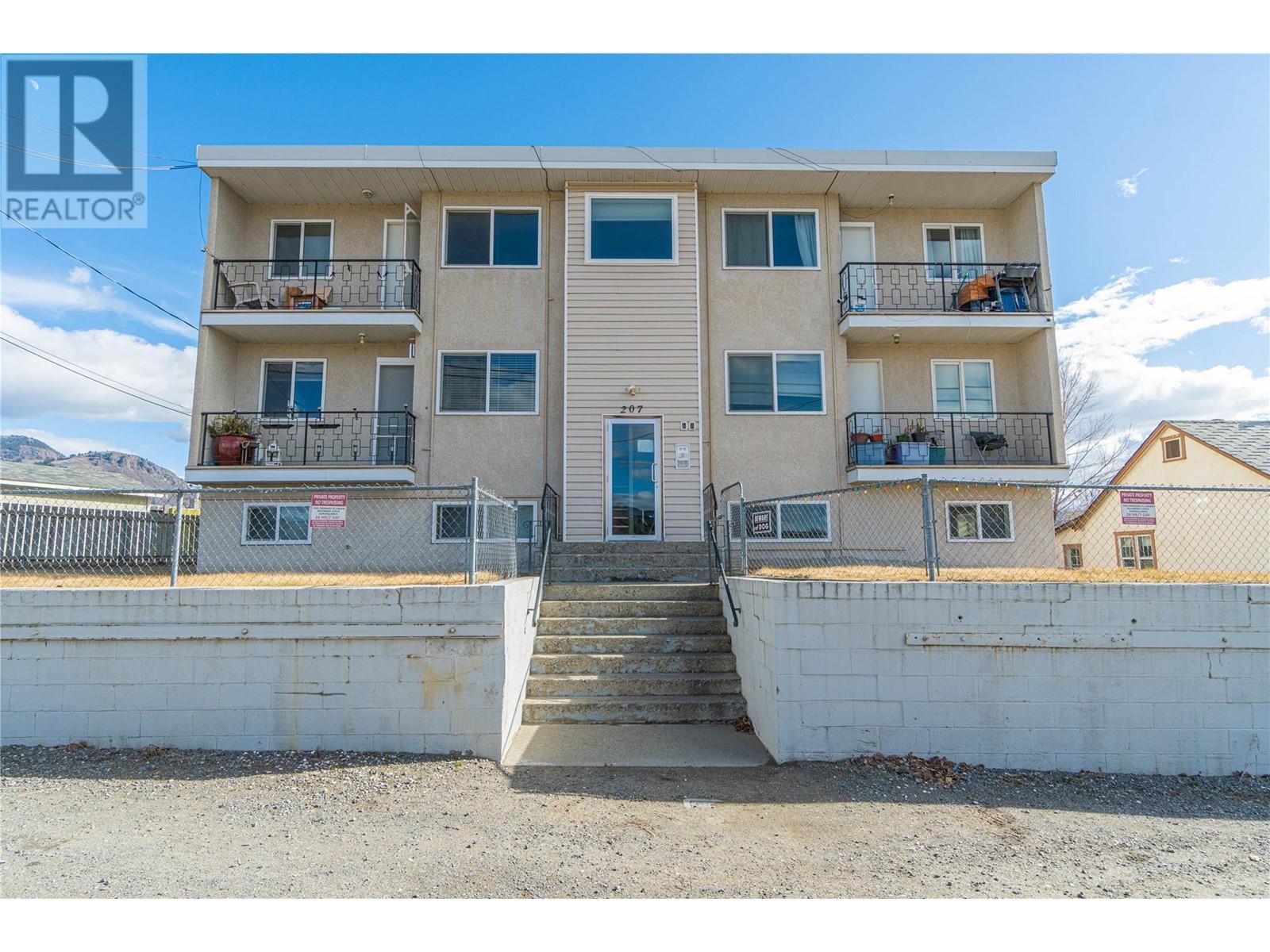 207 Willow St, Kamloops, BC V2B 4C6