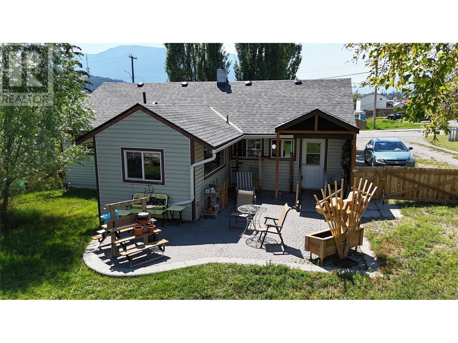306 Mcdonald Ave, Clinton, BC V0K 1K0