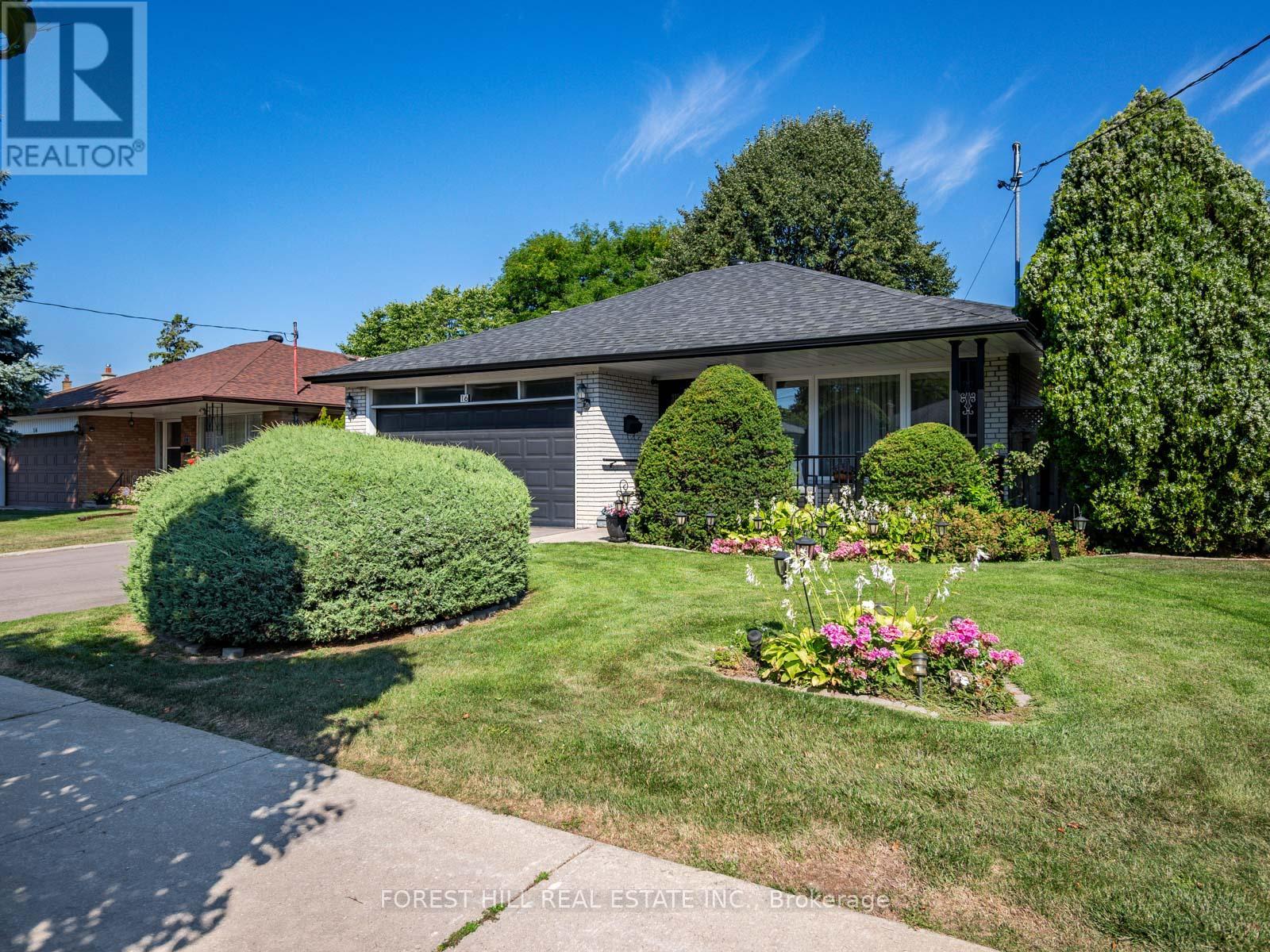 16 Oldborough Cir, Toronto Don Valley Village, ON M2J 3A2