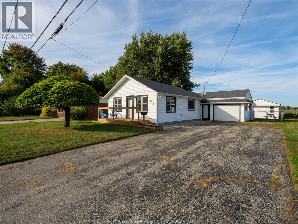 295 Victory St, Lasalle, ON N9J 1V5