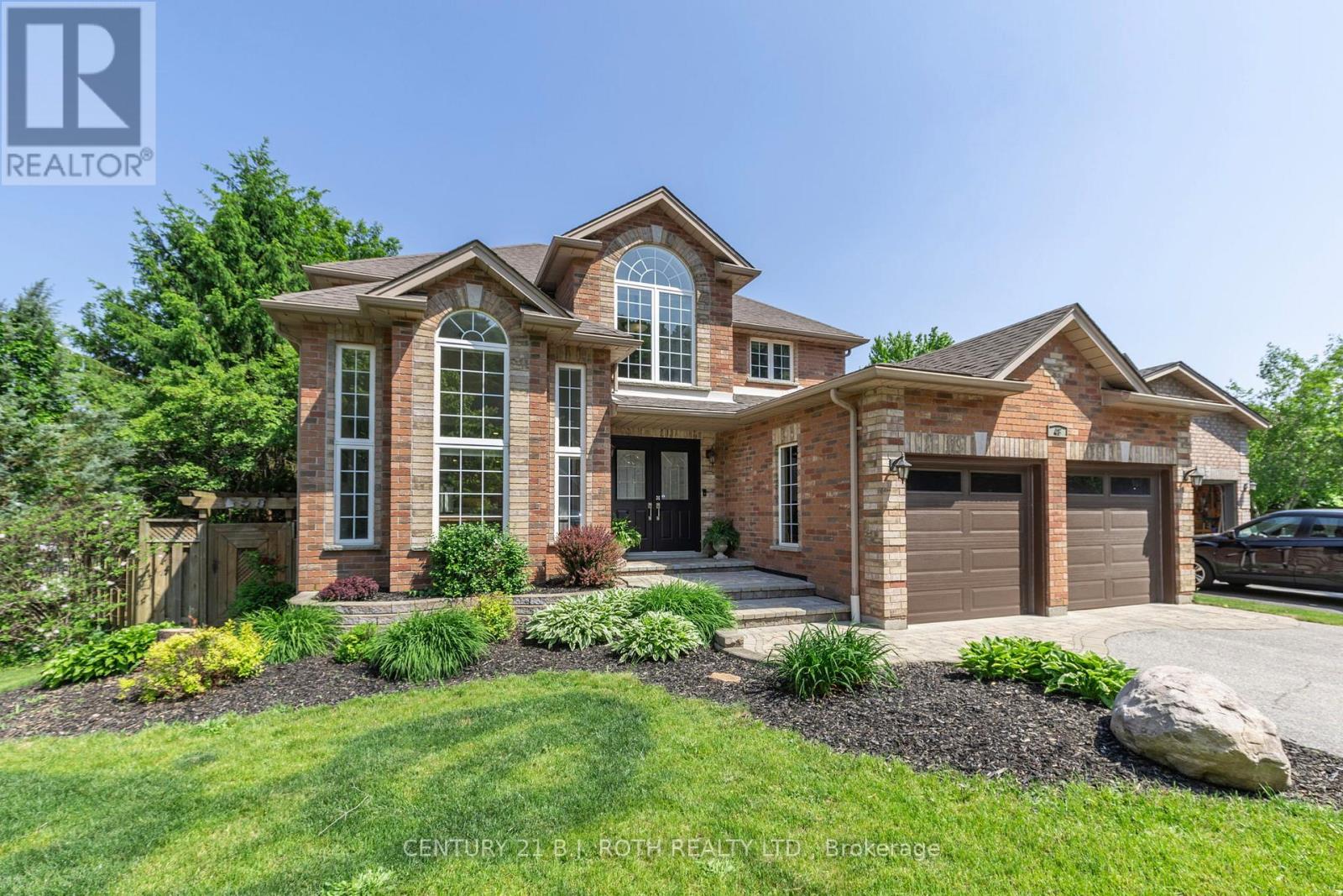 48 Crimson Ridge Rd, Barrie, ON L4N 9S1