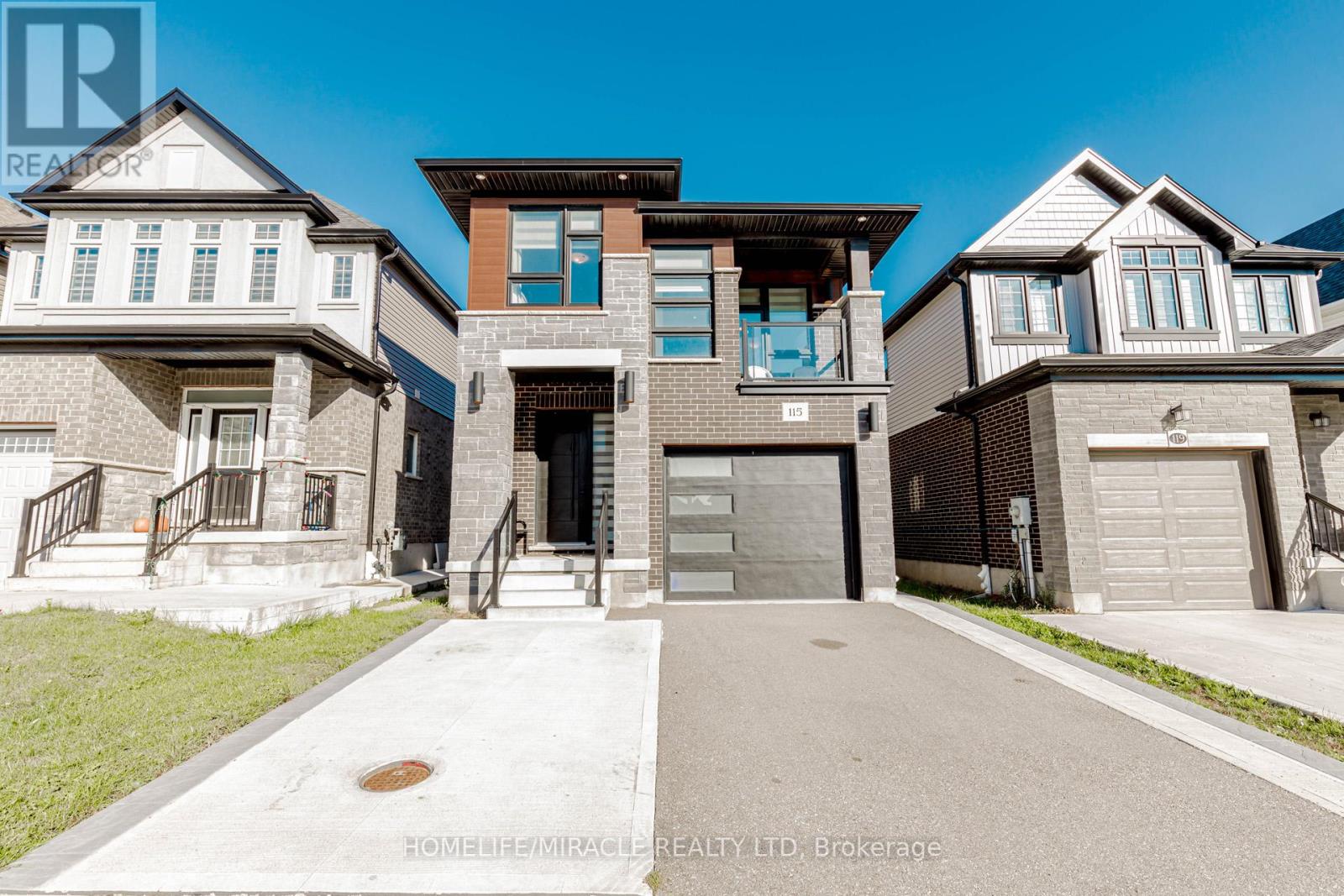 115 Monarch Woods Dr, Kitchener, ON N2P 0K2