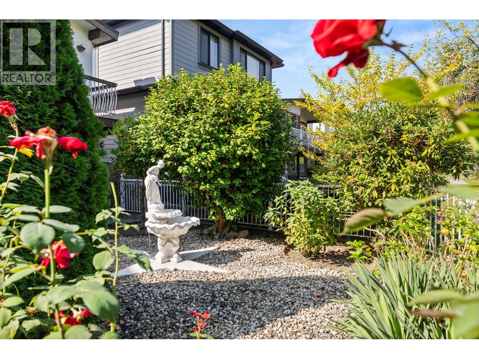 2268 Wenonah St, Vancouver, BC V5N 2Z6