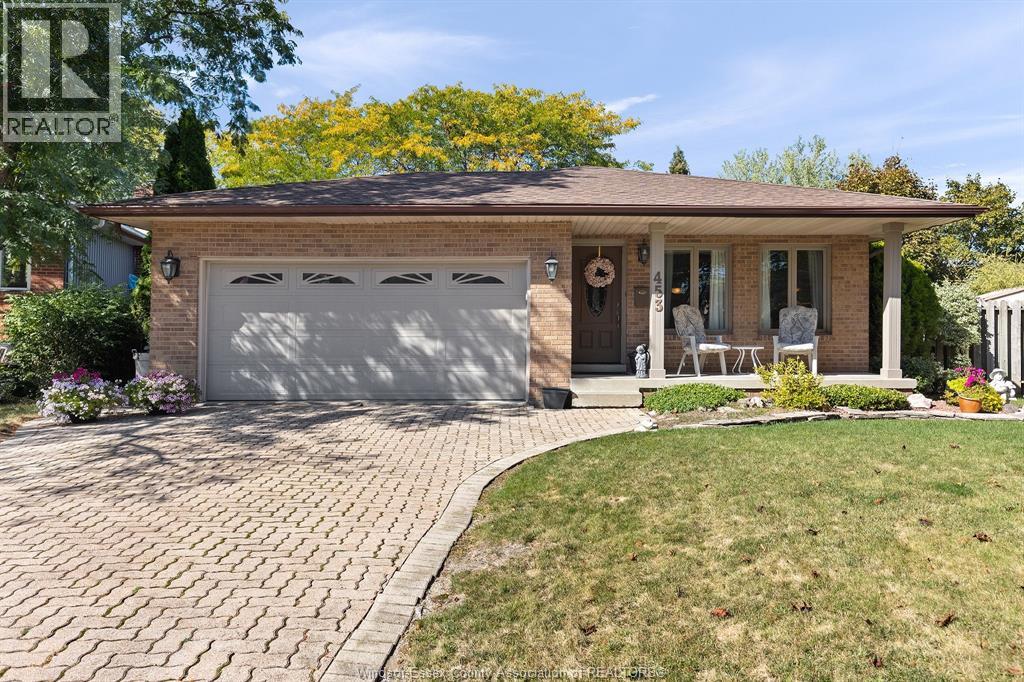 453 Amberly Cres, Tecumseh, ON N8N 3L8