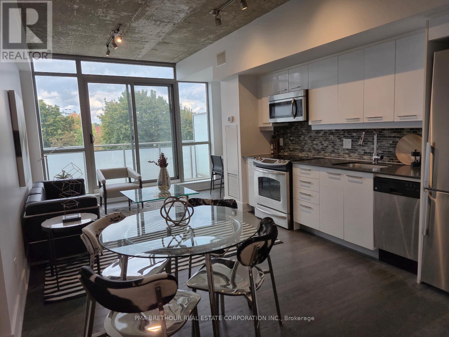407 630 Queen Street East St, Toronto, ON M4M 1G3