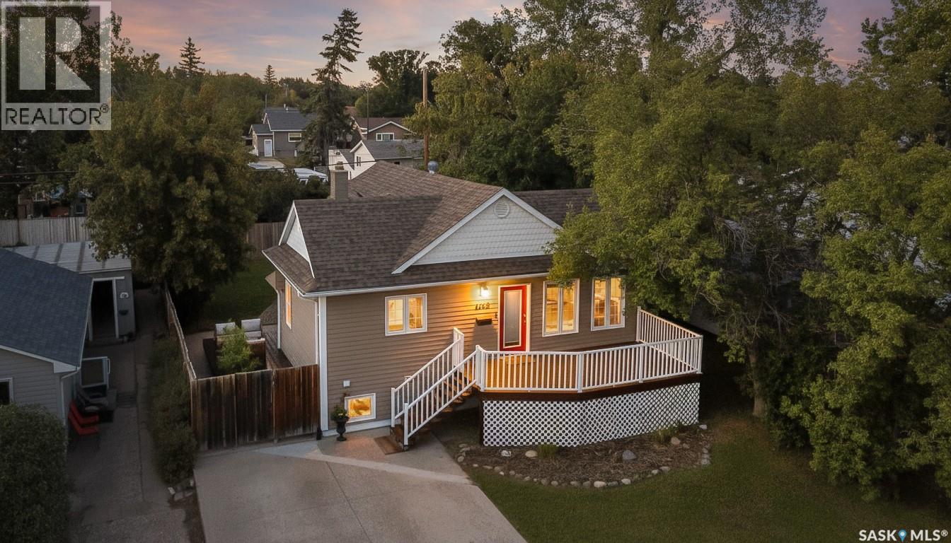 1116 Hochelaga St W, Moose Jaw, SK S6H 2J2