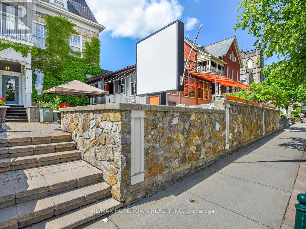 64 King St E, Brockville, ON K6V 1B3
