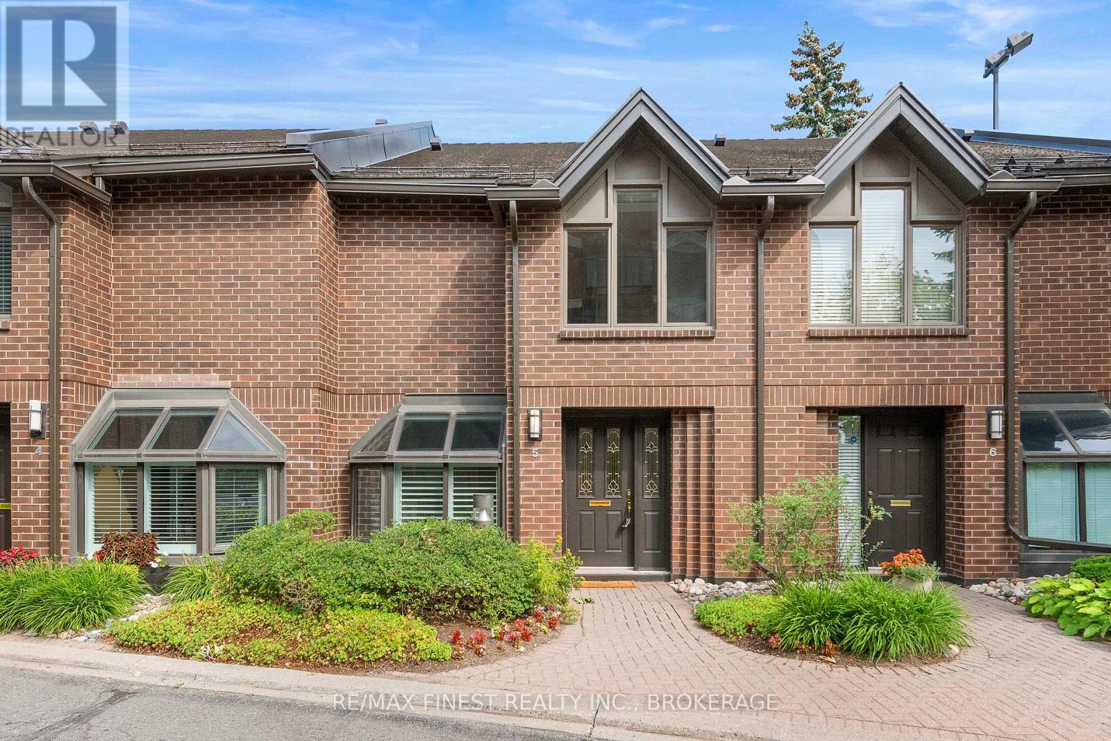 5 111 Echo Dr, Ottawa, ON K1S 5K8