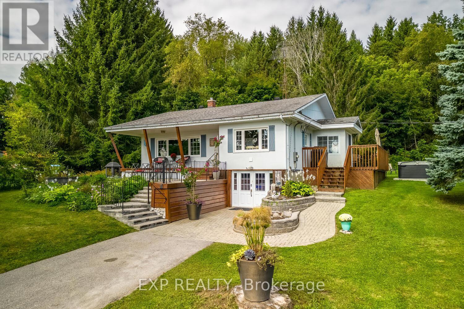 304 Champlain Rd, Penetanguishene, ON L9M 1S4