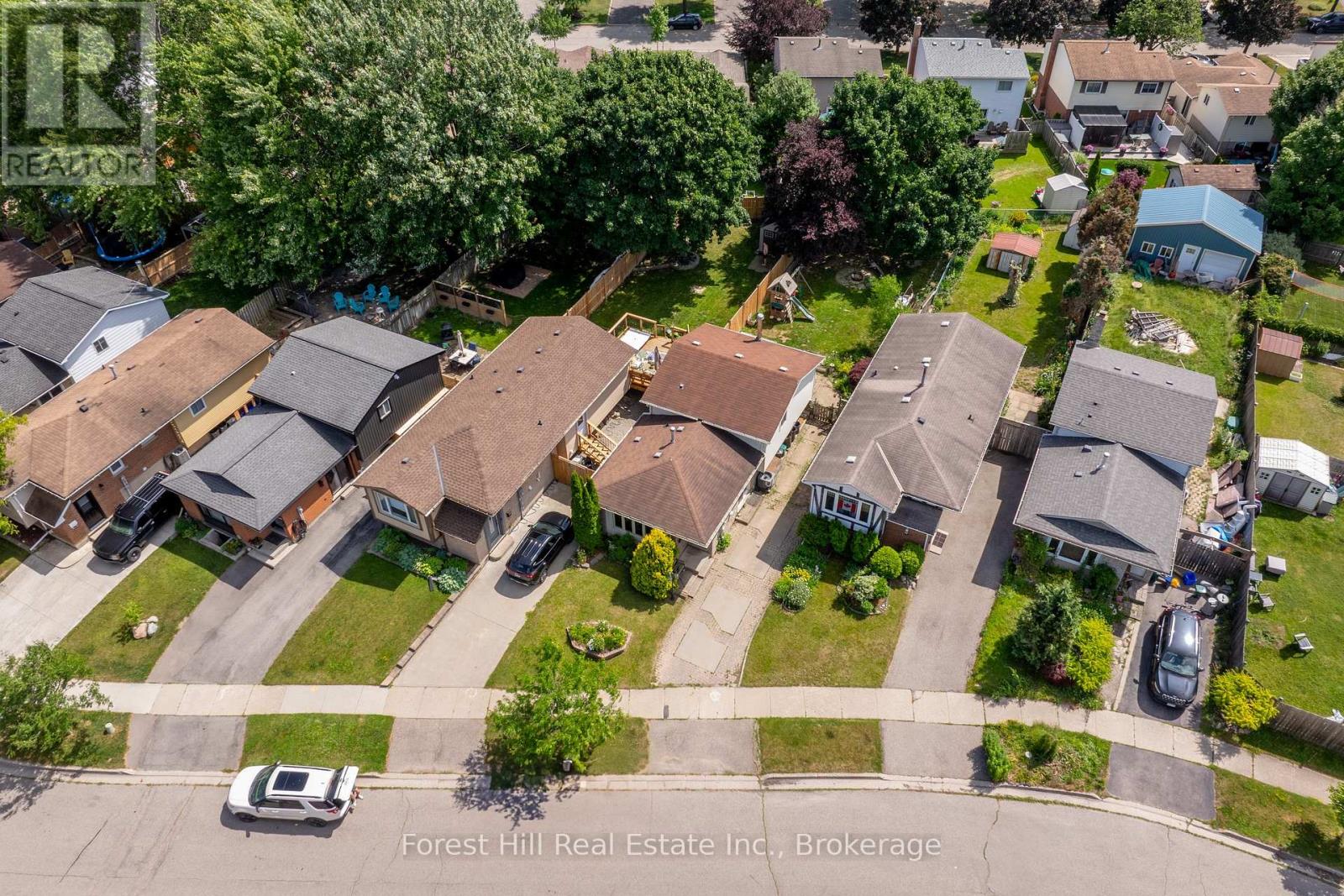 15 Homestead Pl, Kitchener, ON N2N 1Z1