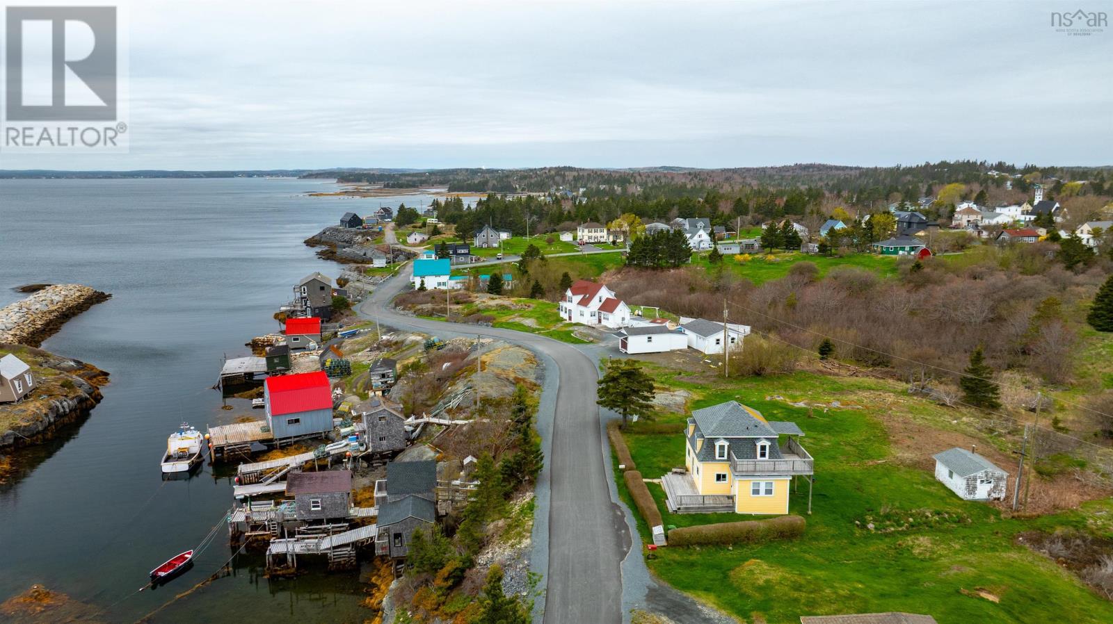125 The Point Rd, Lunenburg, NS B0J 2C0