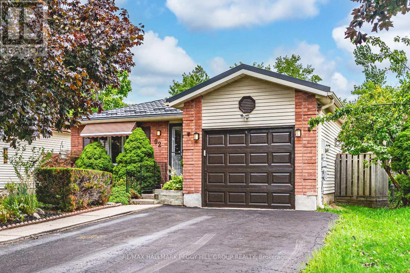 92 Hickling Trl, Barrie, ON L4M 5T3