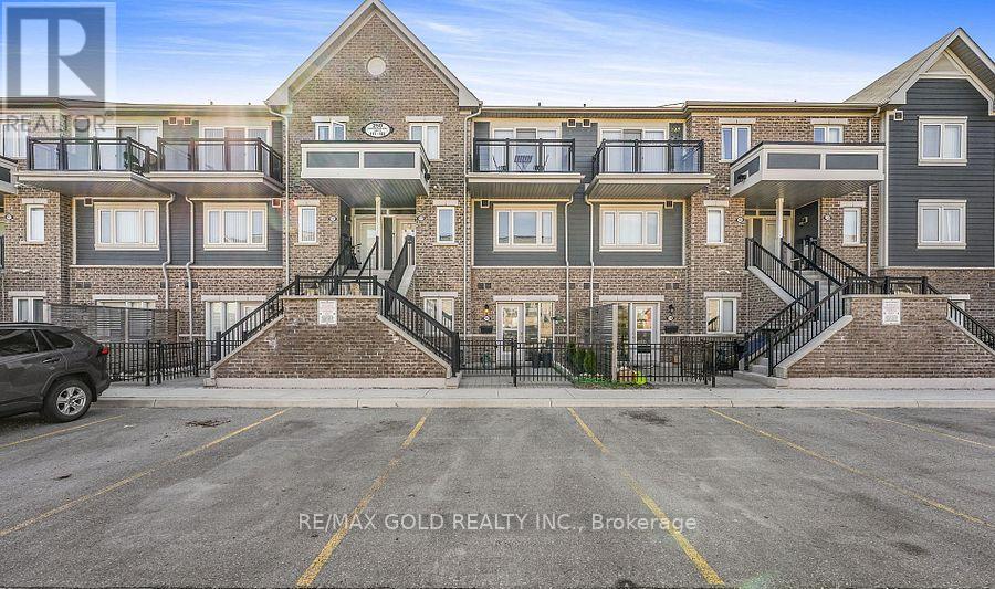 118 250 Sunny Meadow Blvd, Brampton, ON L6R 3Y7