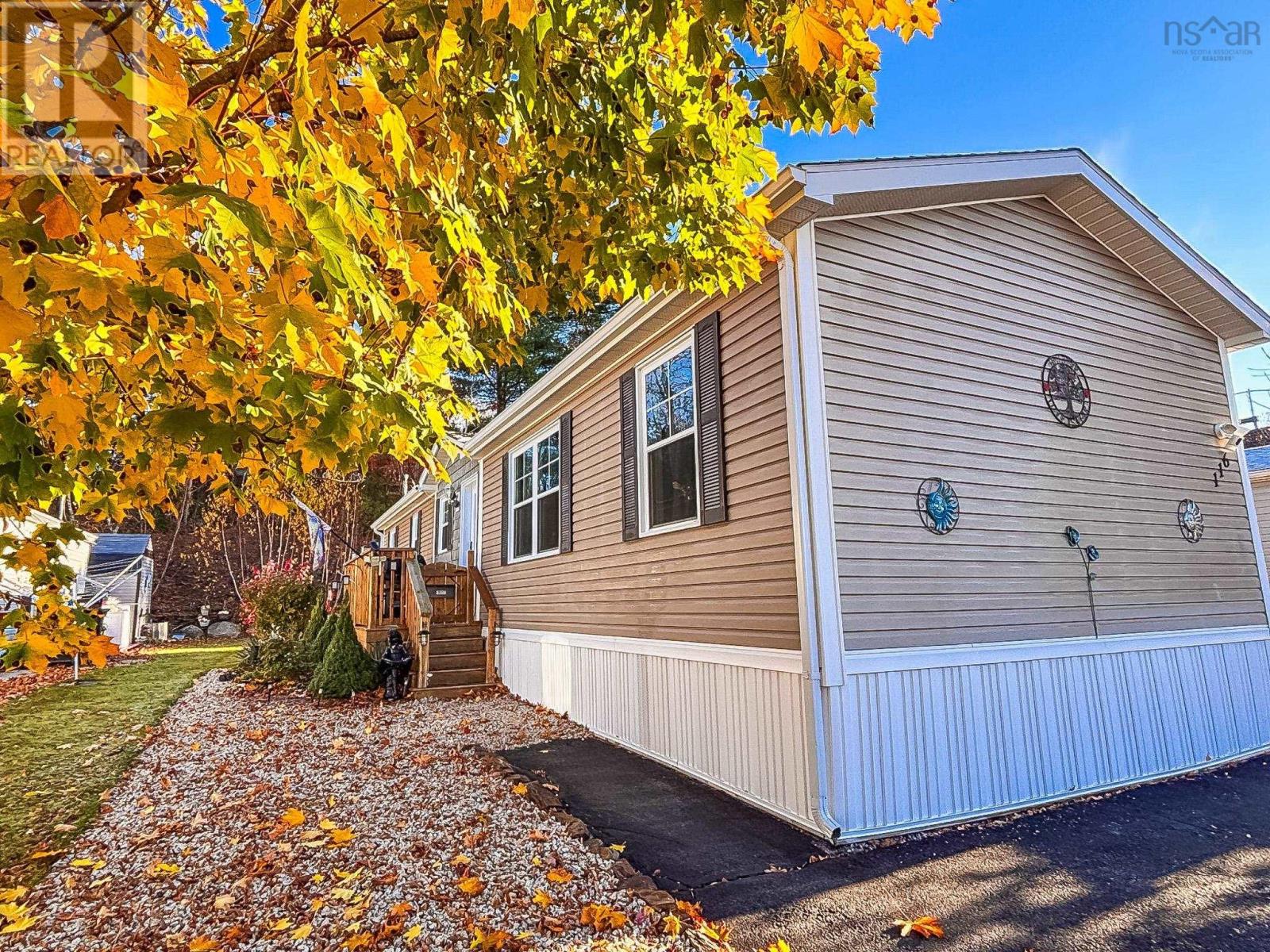 116 Sherbrooke Ave, Bridgewater, NS B4V 4G1