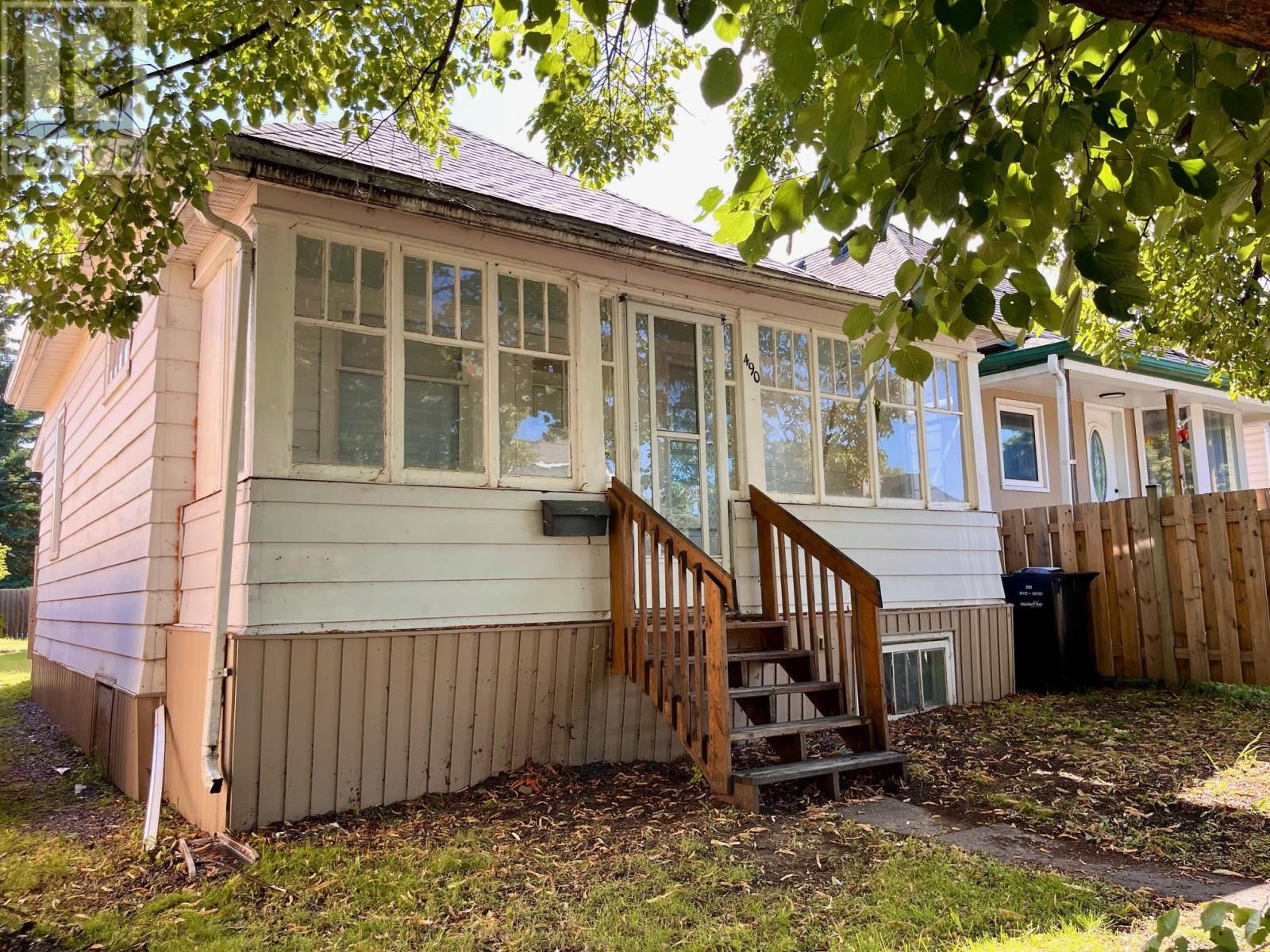 490 Marks St N, Thunder Bay, ON P7C 4G4