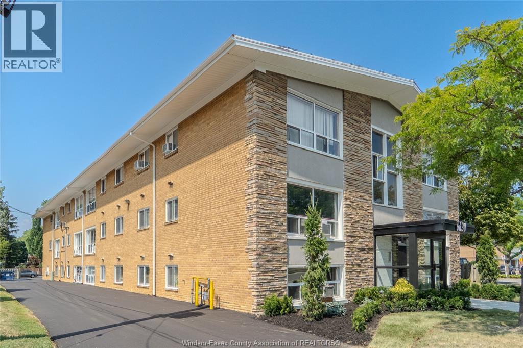 6630 Wyandotte St E, Windsor, ON N9A 4L4