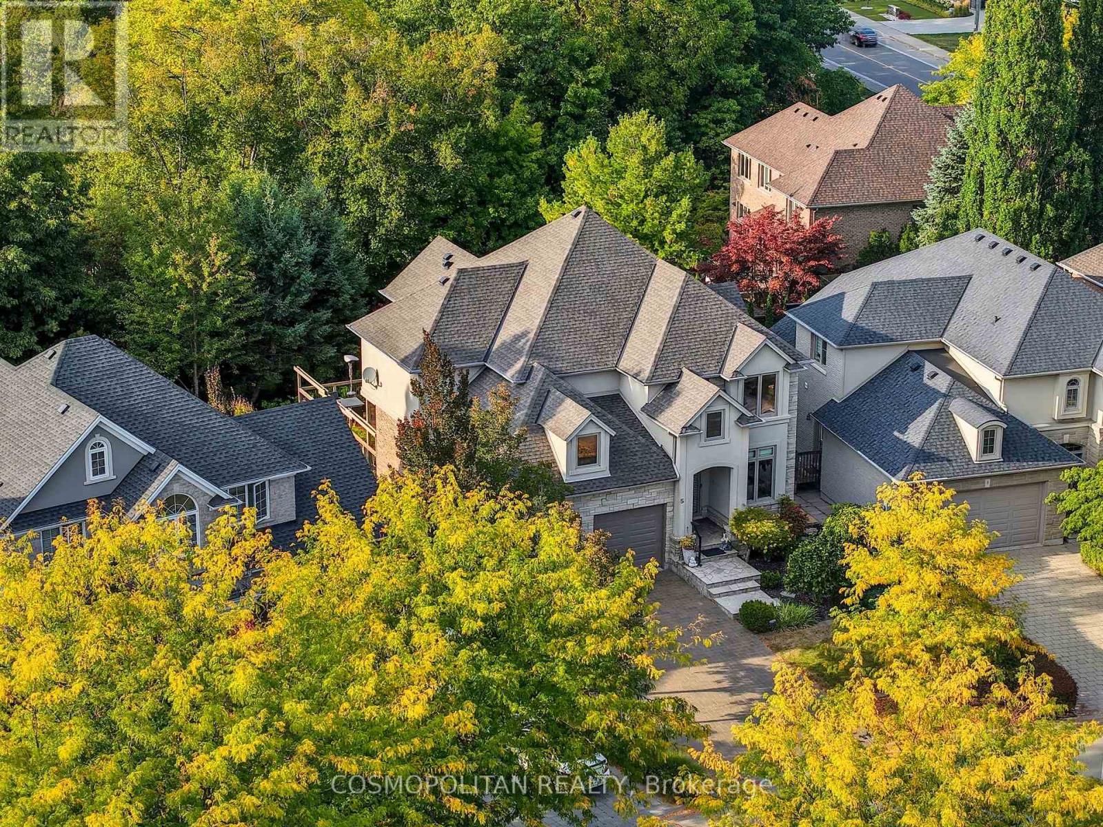 5 Brooklyn Ct, St. Catharines, ON L2N 7S6