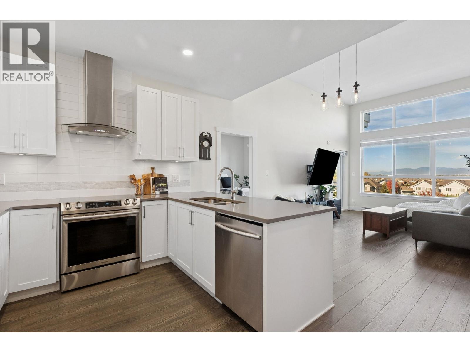 4690 Hawk Lane Unit 401, Tsawwassen, BC V4M 0C4