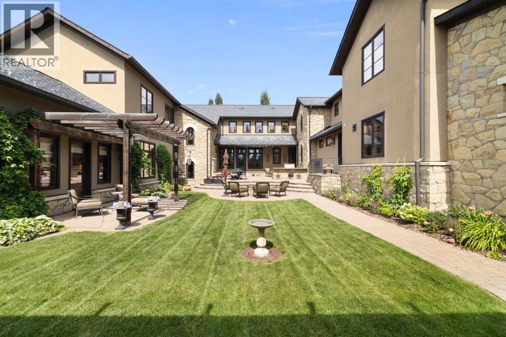 209 Pinnacle Ridge Pl SW, Calgary, AB T3Z 3N8