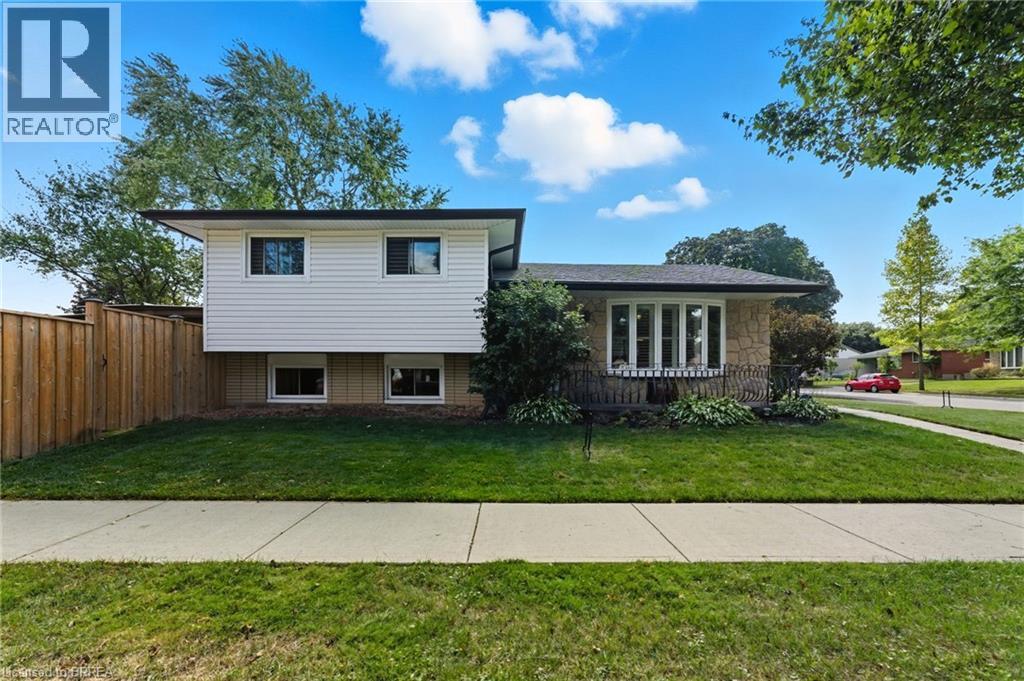 15 Brier Park Rd, Brantford, ON N3R 3P8