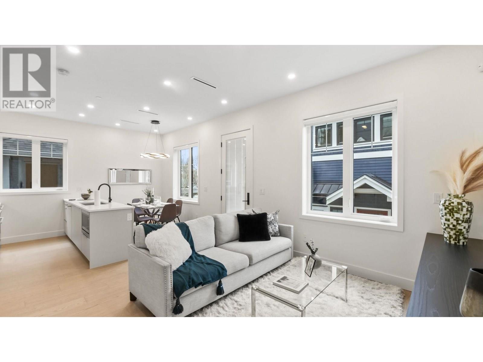 525 E 11th Ave, Vancouver, BC V5T 2E1