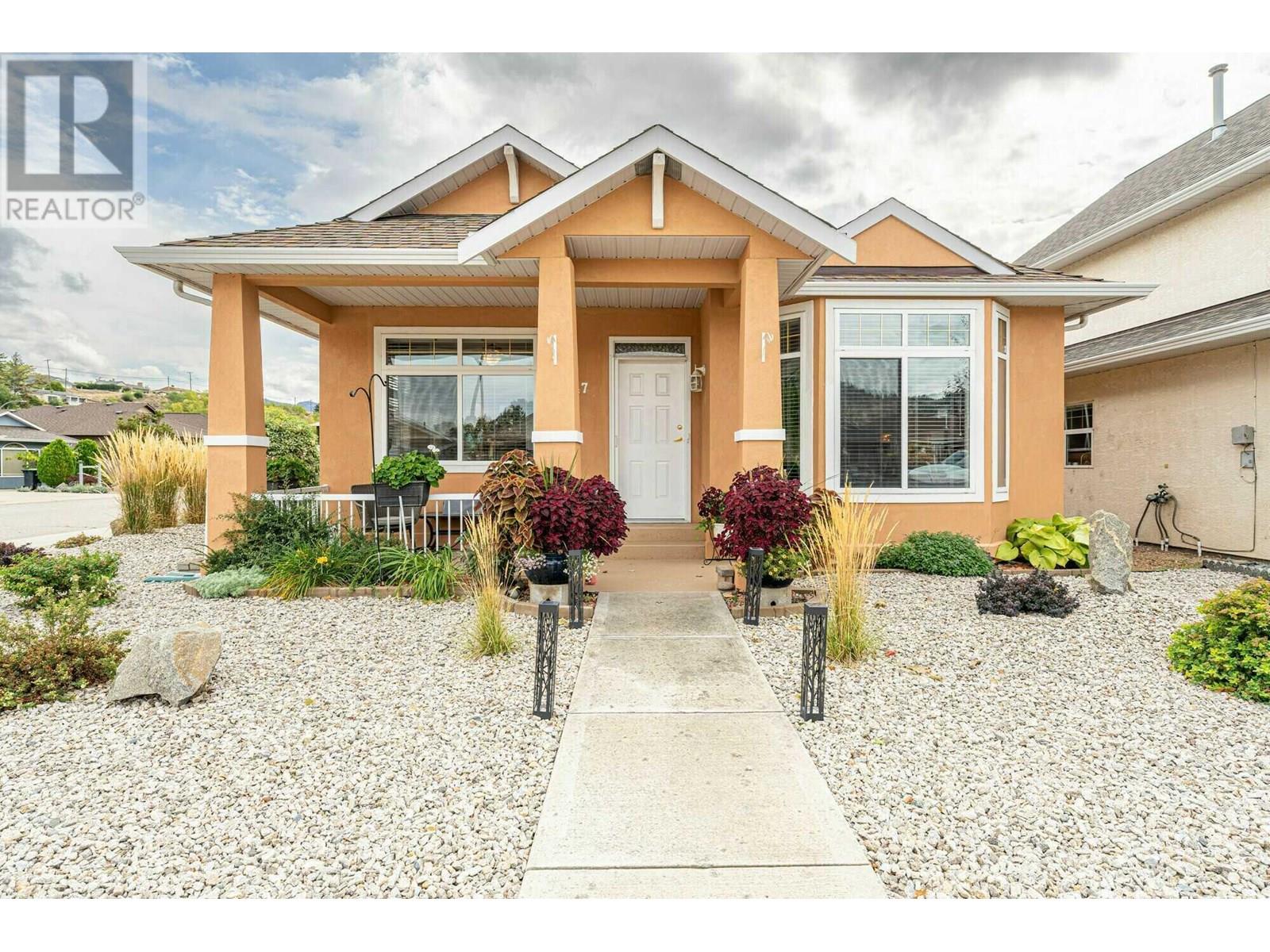 247 Willows Pl, Oliver, BC V0H 1T4