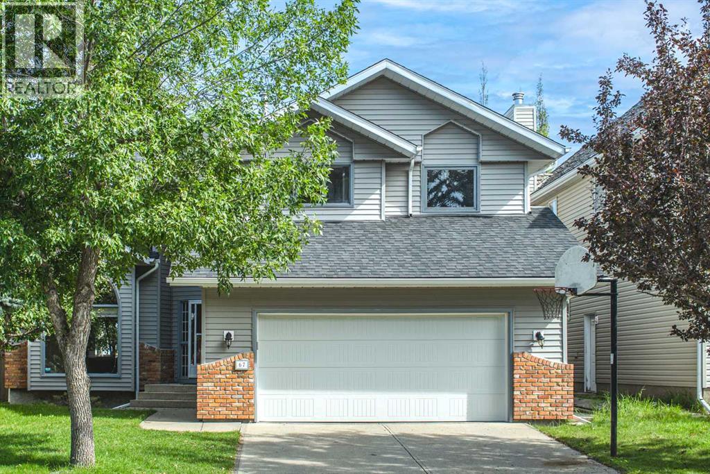 67 Edgebrook Way NW, Calgary, AB T3A 4L8