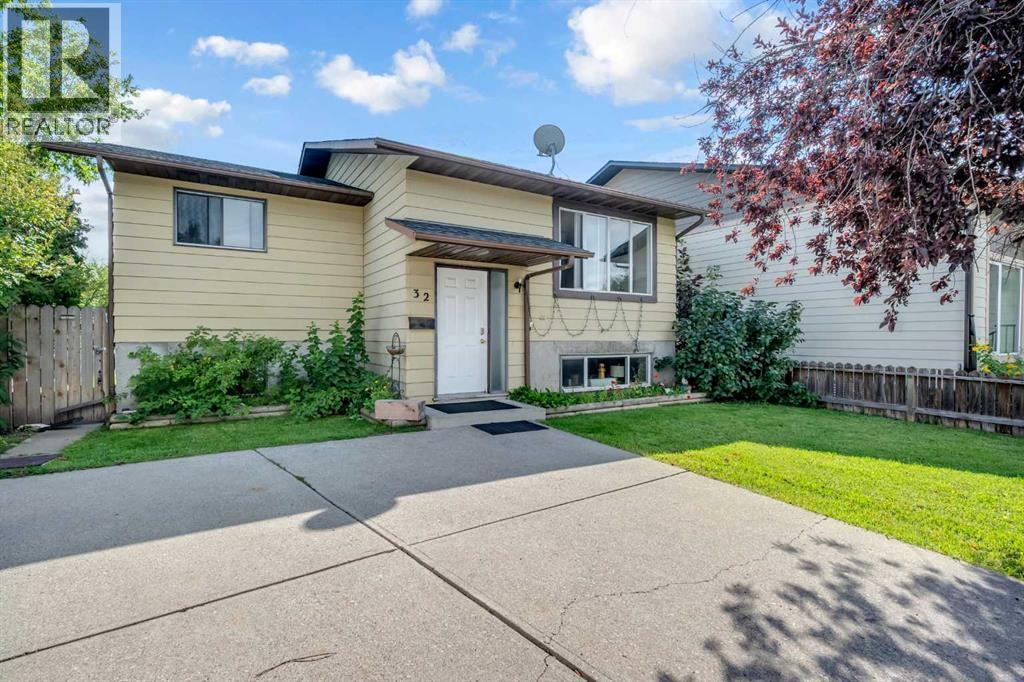 32 Fallingworth Pl, Calgary, AB T3J 1G5