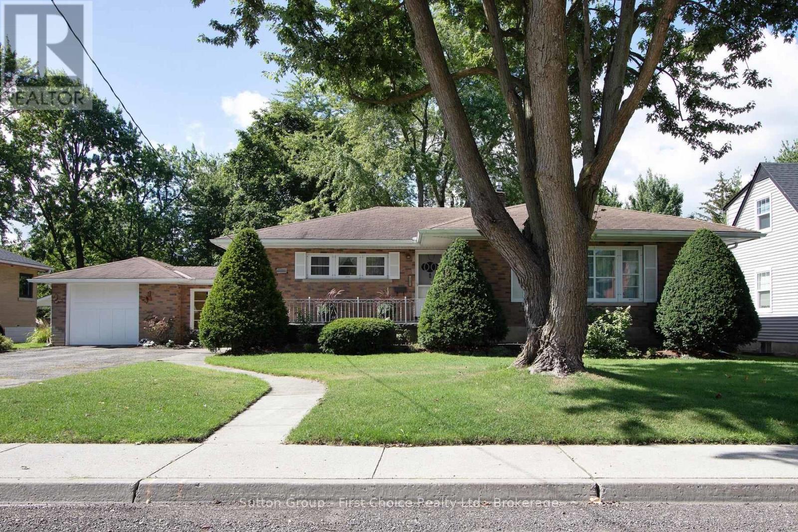137 Britannia St E, Stratford, ON N5A 5Z3