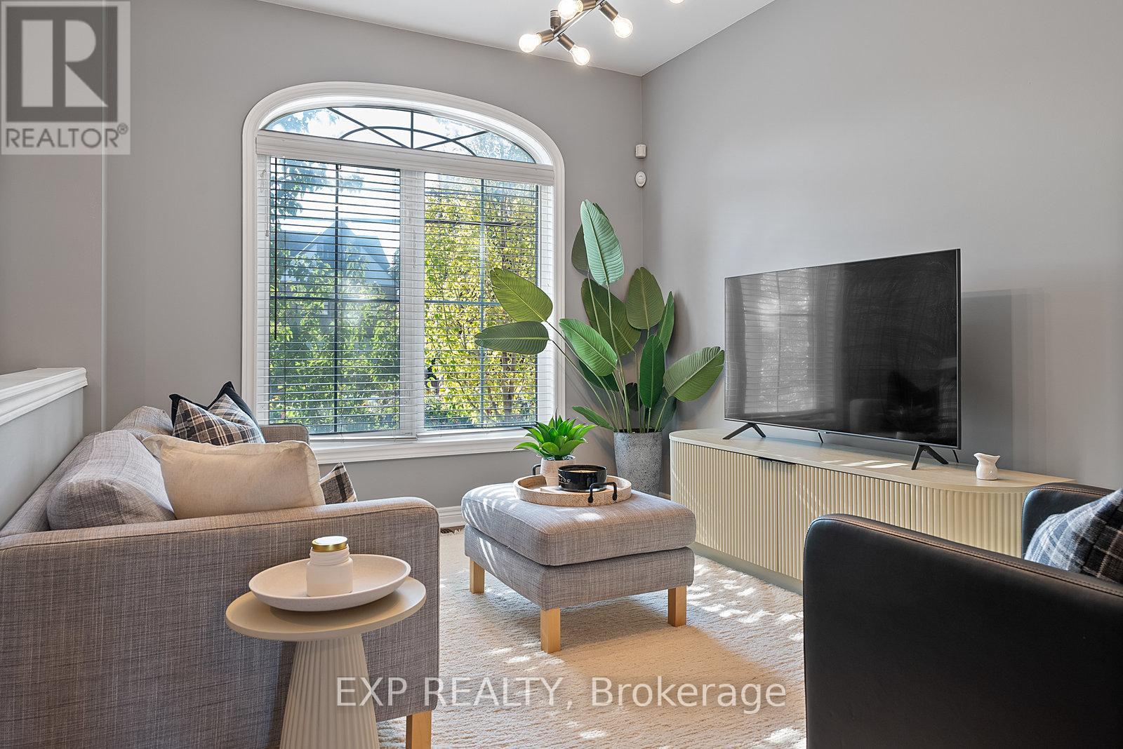 451 Royal York Rd, Toronto, ON M8Y 2S1