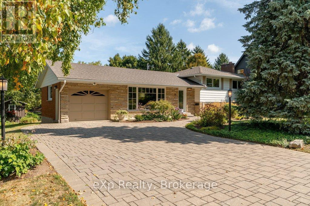 18 Colborn St, Guelph Kortright East, ON N1G 2M5