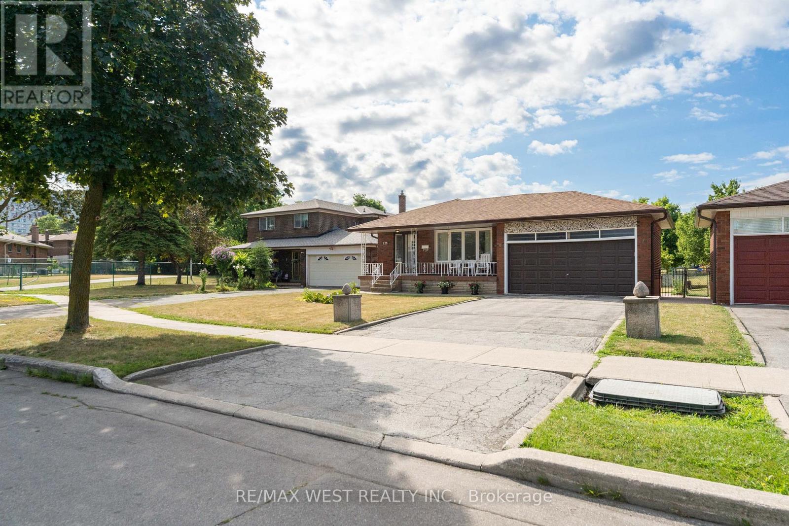 125 Honeywood Rd, Toronto Glenfield-jane Heights, ON M3N 1B3