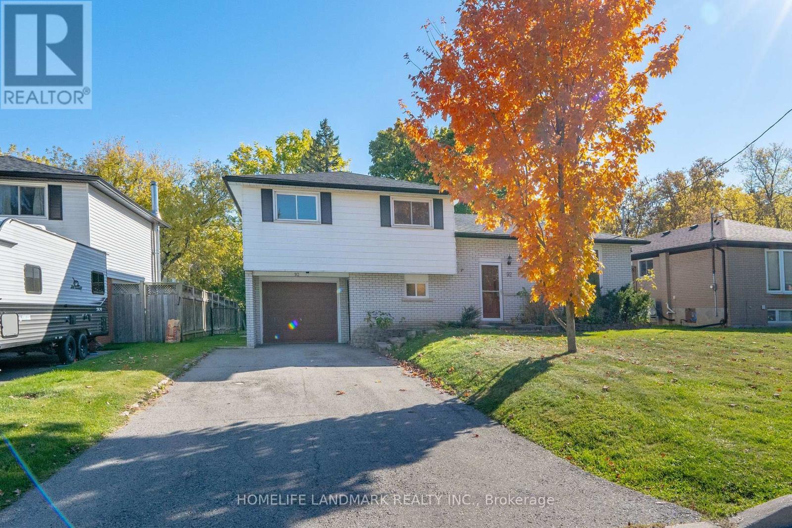 92 Lewis Dr, Newmarket, ON L3Y 1R7