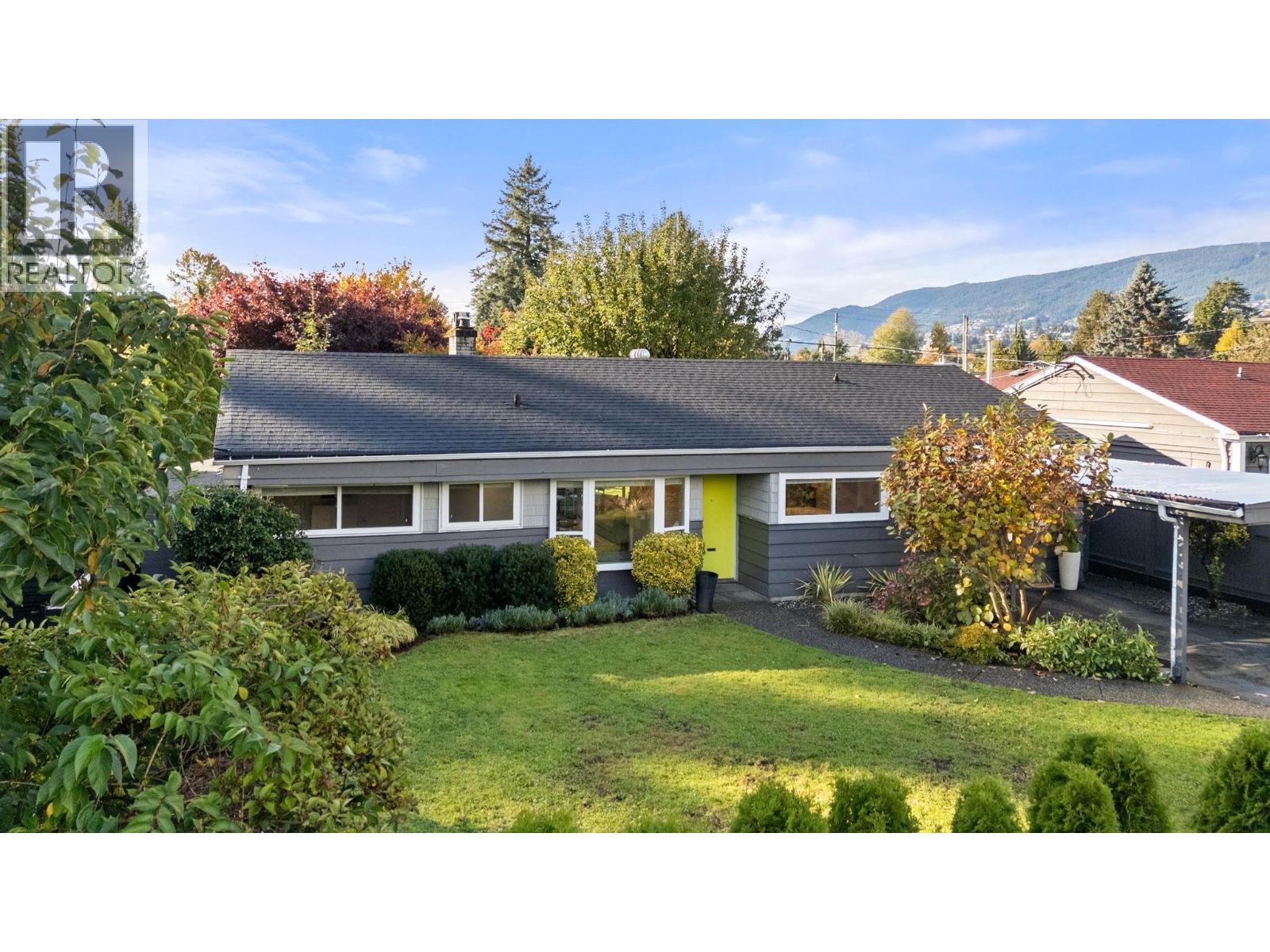 1155 Tatlow Ave, North Vancouver, BC V7P 2Z4