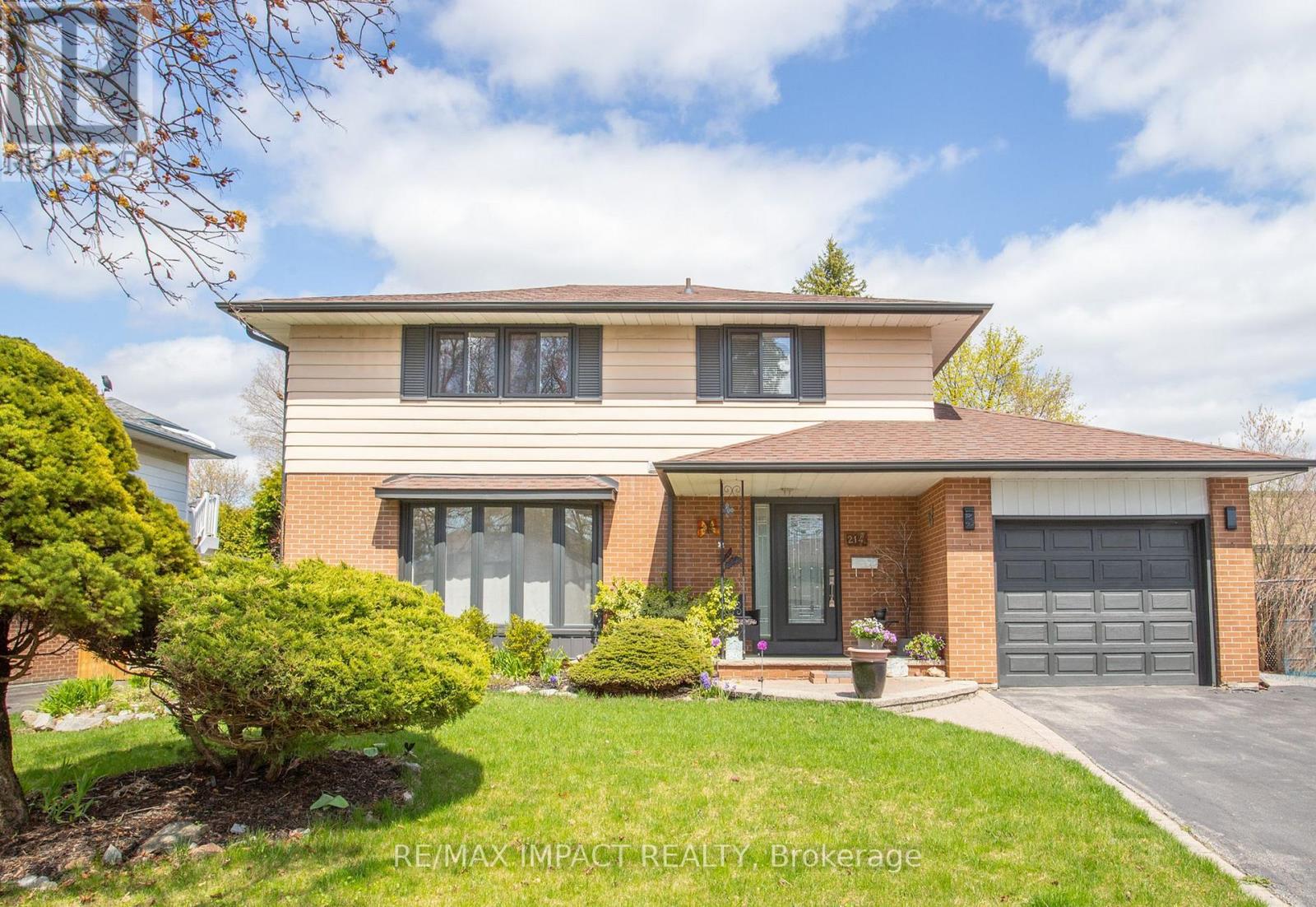 214 Marigold Ave N, Oshawa, ON L1G 3G3