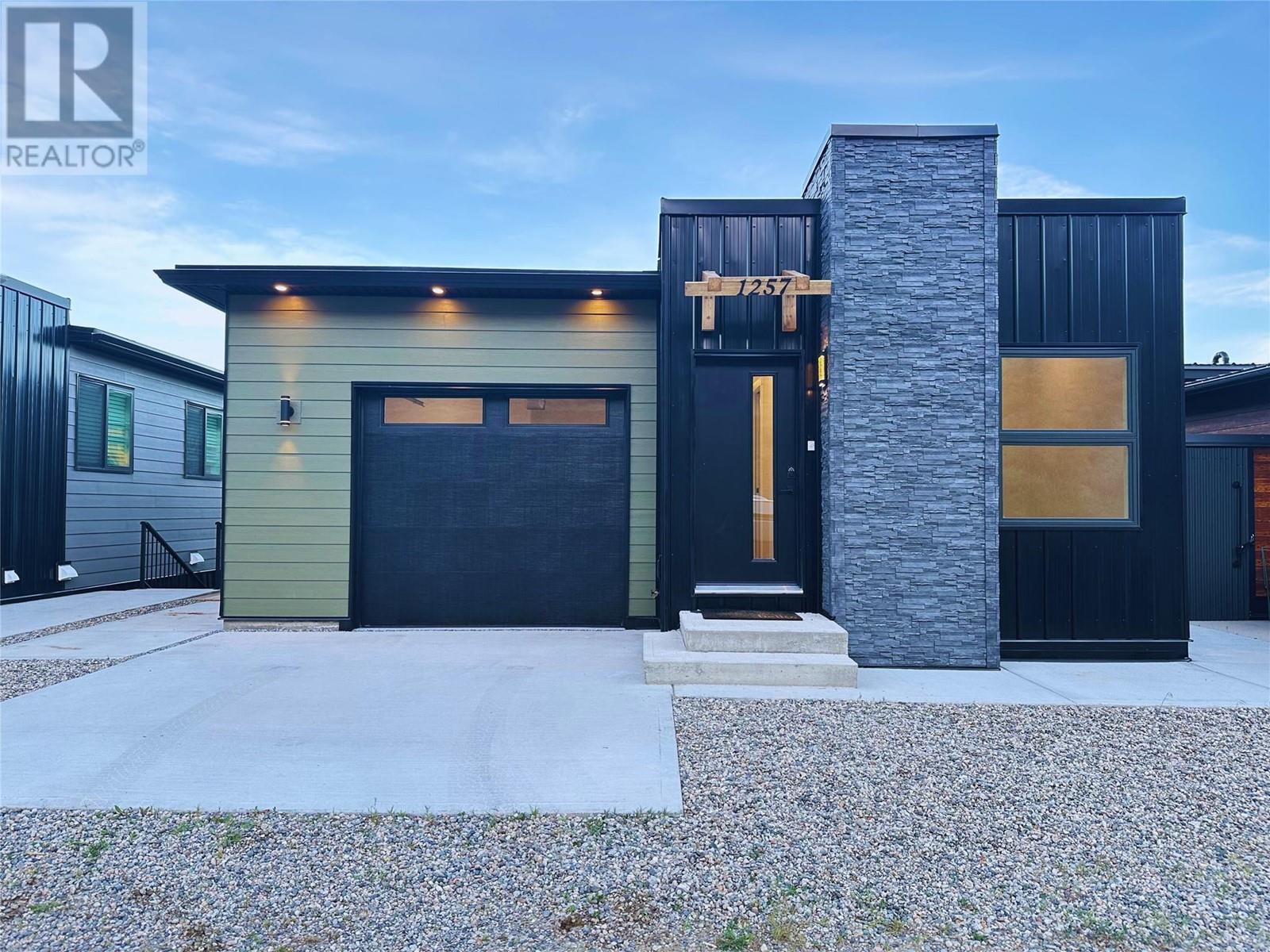 1257 Copper Rd, Oliver, BC V0H 1T5
