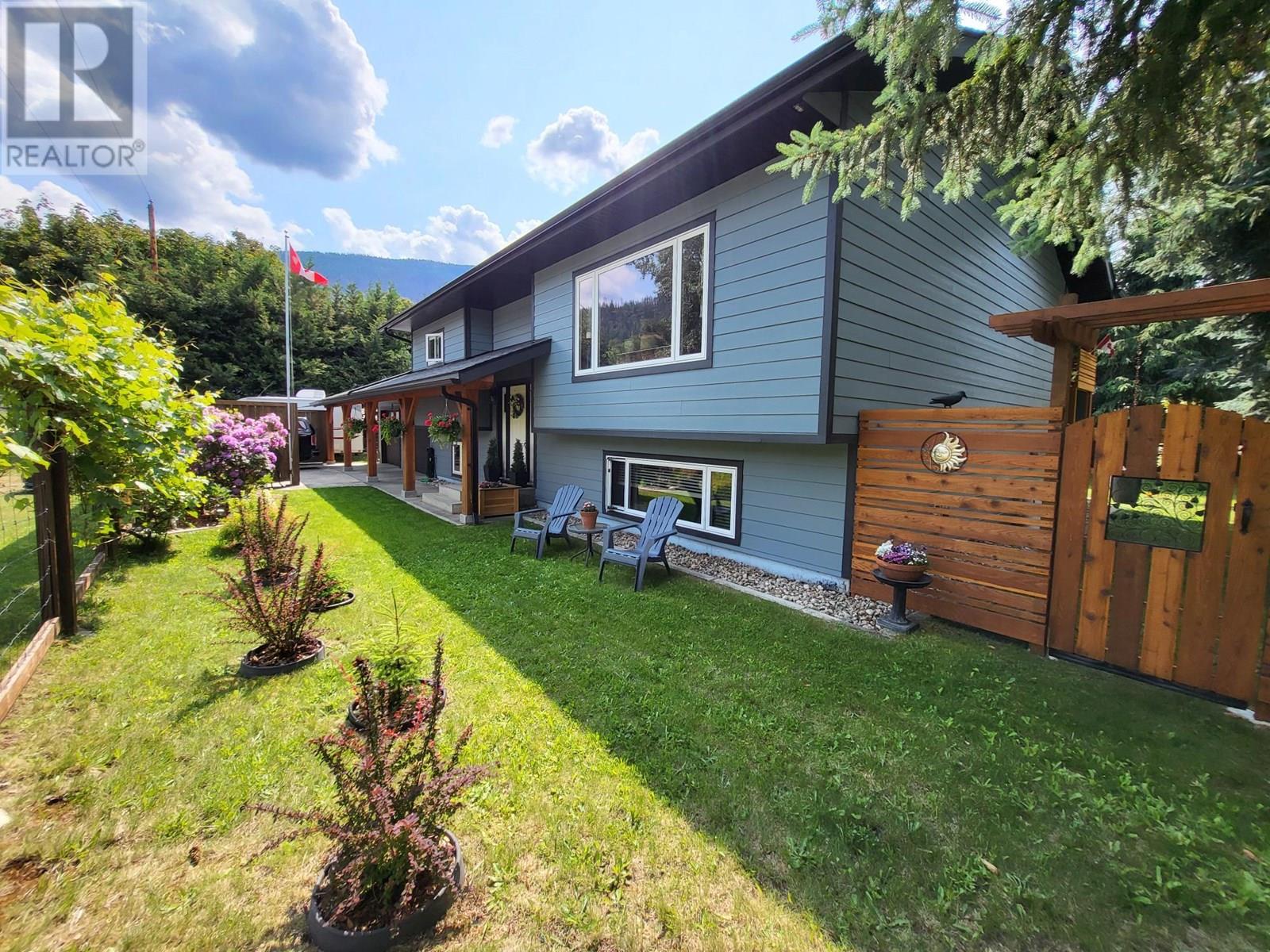 303 Delany Ave, Slocan, BC V0G 2C0