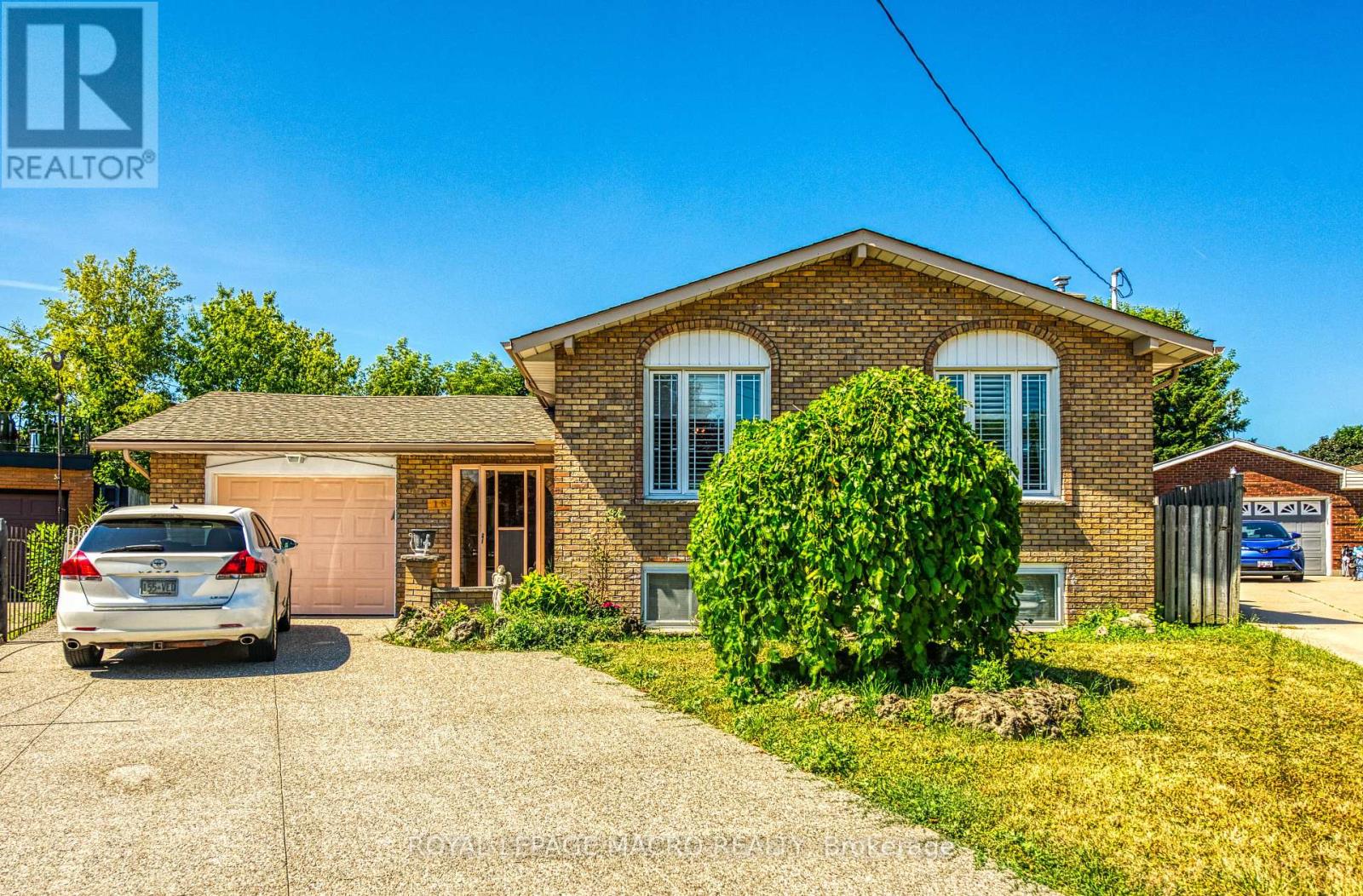 18 Villa Ct, Hamilton, ON L8W 1M2