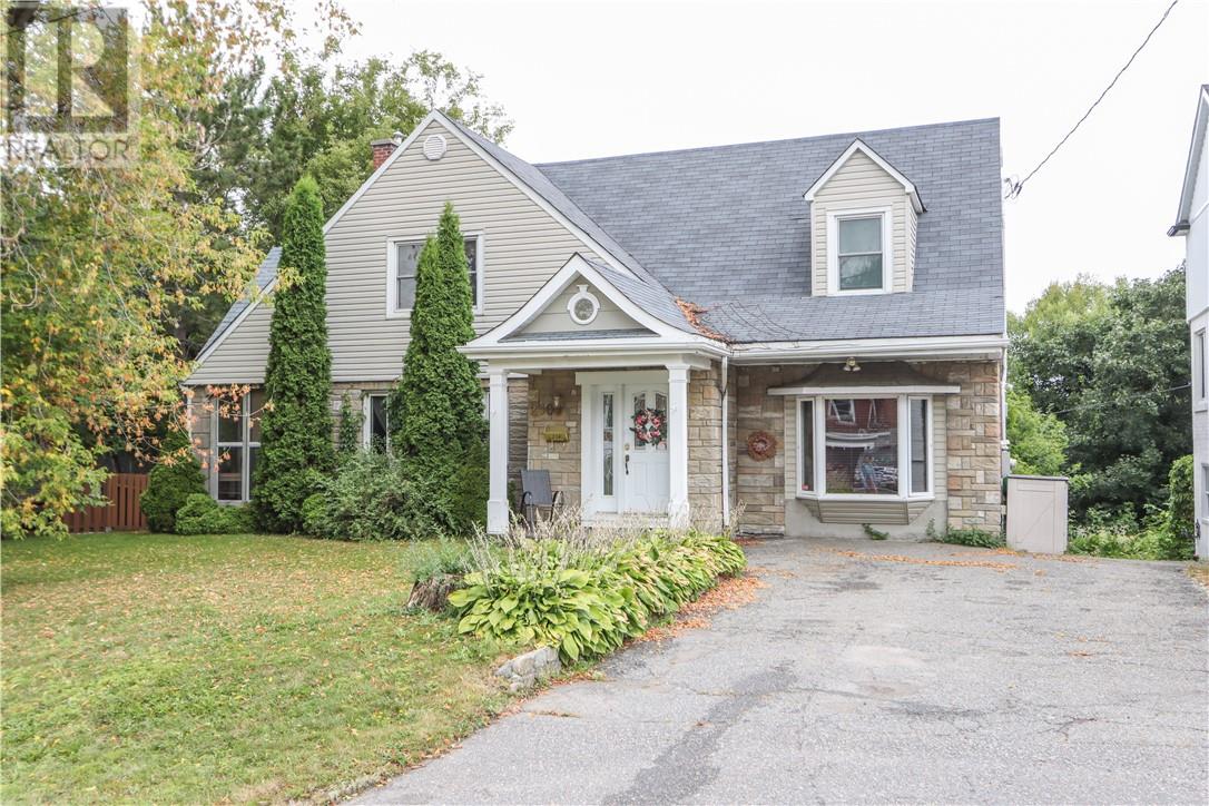 230 Kingsmount Blvd, Sudbury, ON P3E 1K9