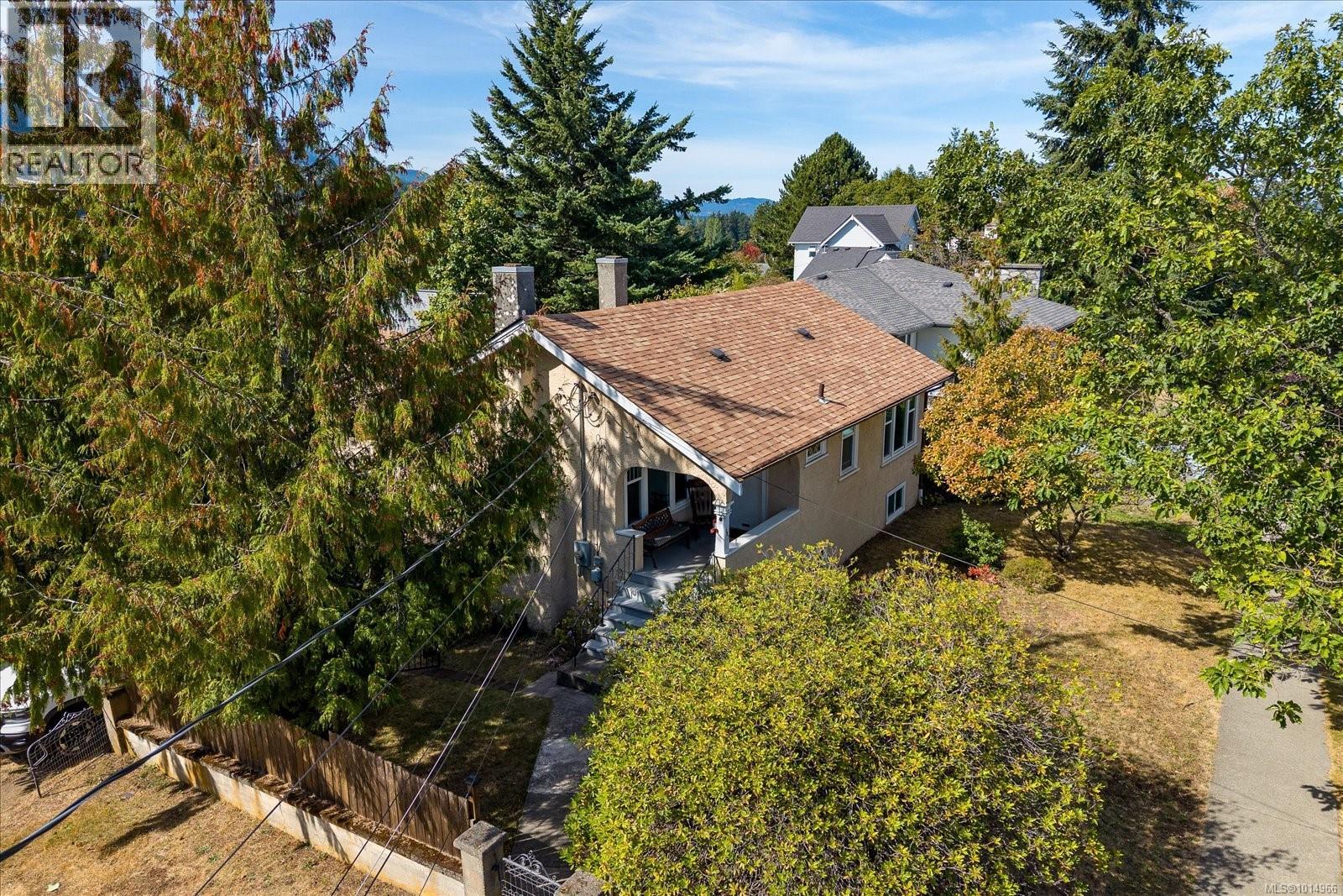397 Machleary St, Nanaimo, BC V9R 2G8