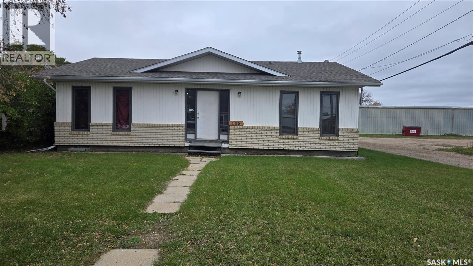 108 1 Street West, Carnduff, SK S0C 0S0